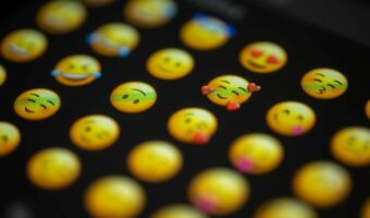 emoji-faces-on-a-screen resize