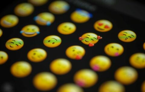 emoji-faces-on-a-screen resize